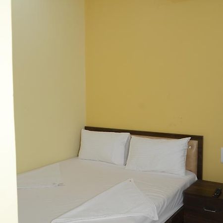 The United Hotel Mumbai Exterior foto